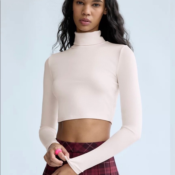 Freshman Cropped Turtleneck | Poshmark